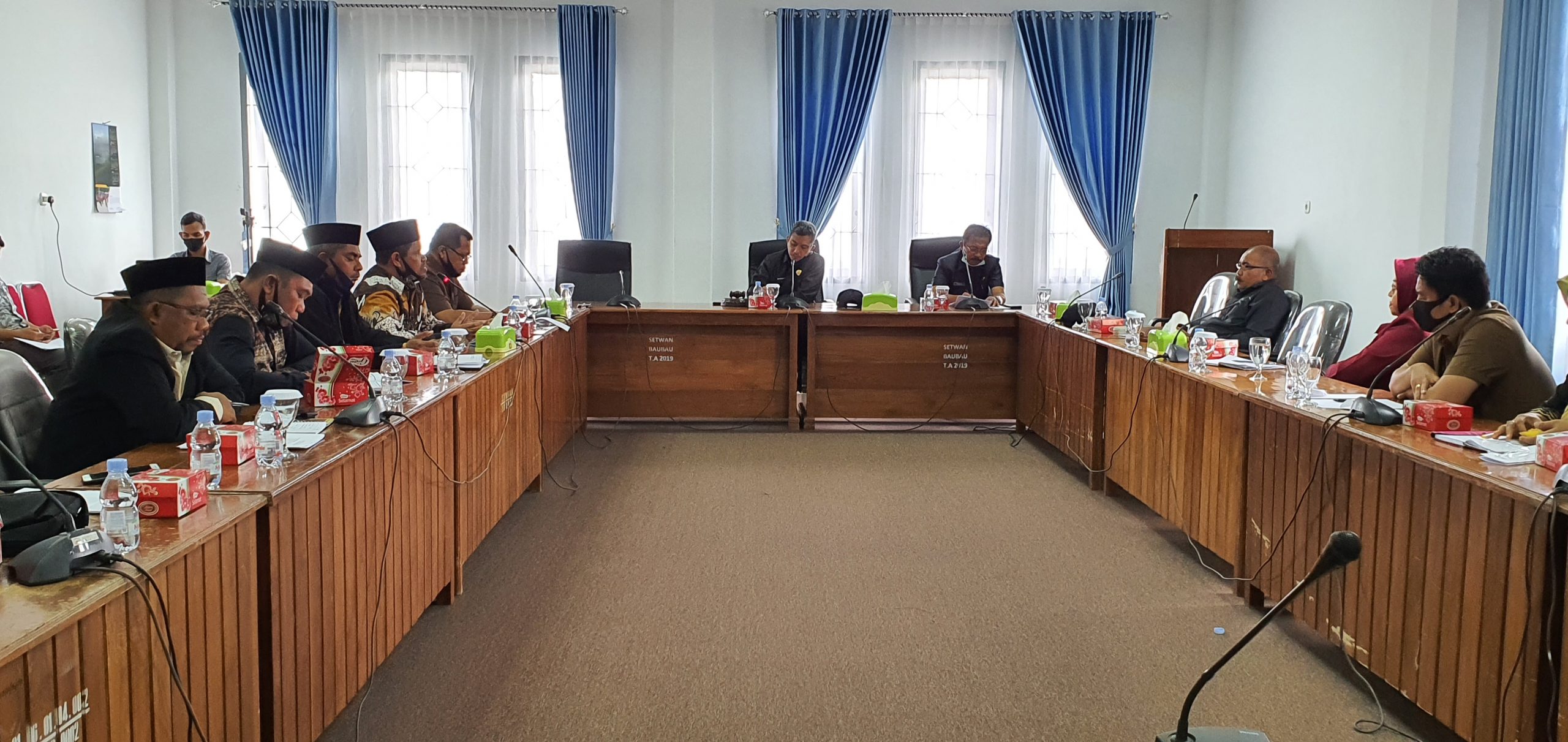 Pimpinan Pondok Rapat Bersama Komisi III DPRD Kota Baubau Terkait Pembelajaran di Pesantren