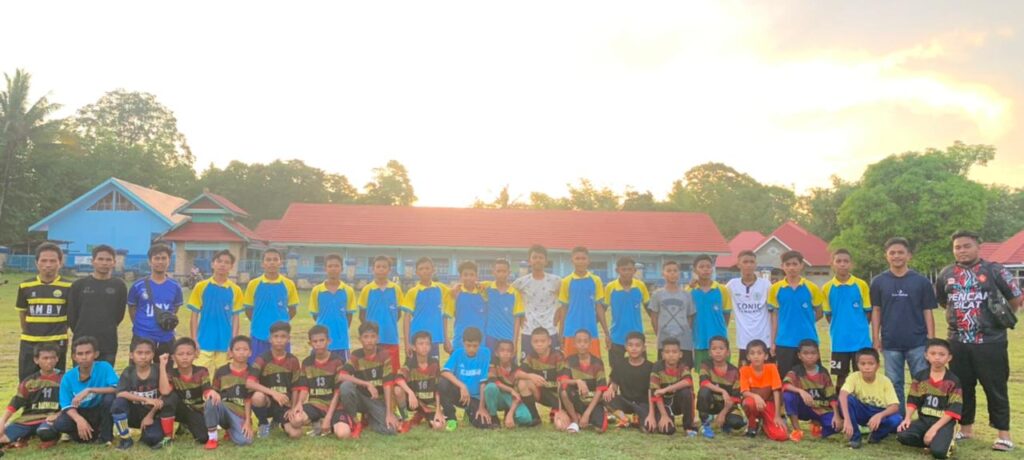 Tim Sepakbola U-14 Al-Amanah Melaksanakan Uji Coba dengan SMPN 6 Baubau